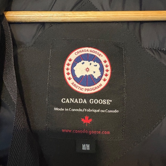 Pristine Women’s Canada Goose Kensington Size Medium - Picture 4 of 6
